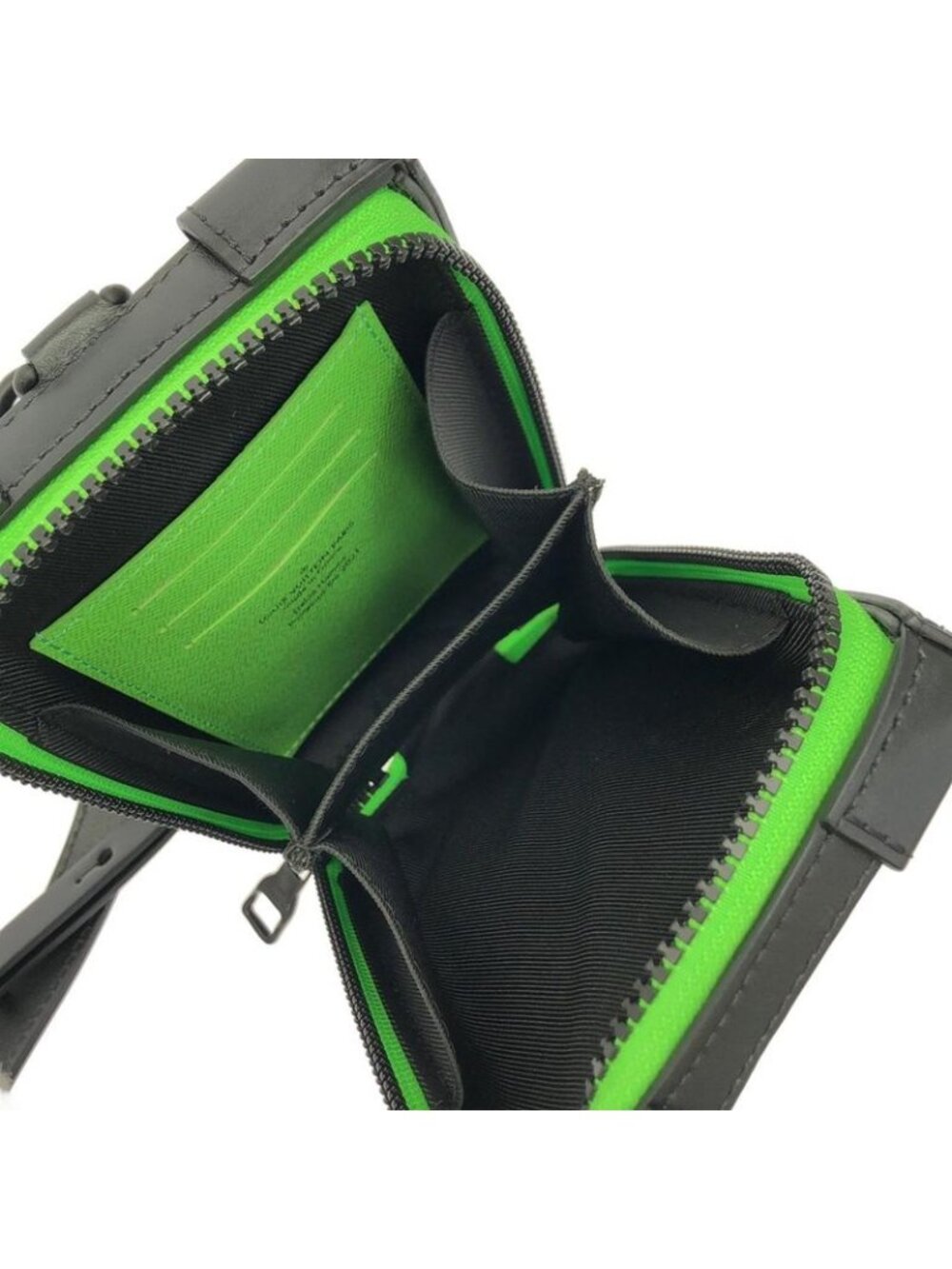 Louis Vuitton Monogram Soft Trunk Phone Box - Picture 9 of 10